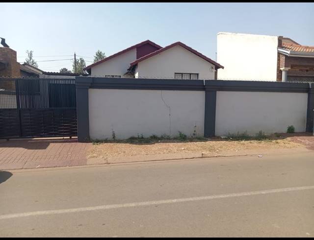 3 BEDROOM HOUSE FOR SALE IN CHIAWELO